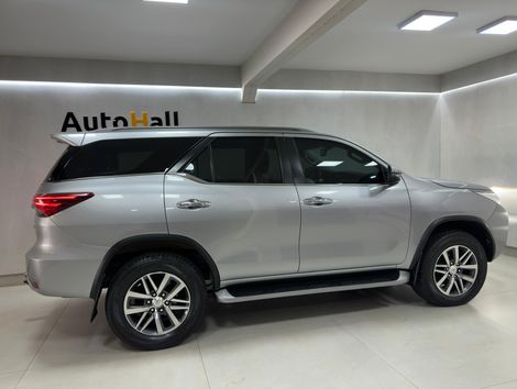 Toyota Hilux SW4 SRX 4x4 2.8 TDI 16V Dies. Aut.