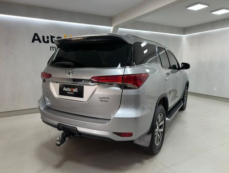 Toyota Hilux SW4 SRX 4x4 2.8 TDI 16V Dies. Aut.