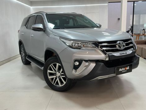 Toyota Hilux SW4 SRX 4x4 2.8 TDI 16V Dies. Aut.