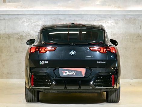 BMW iX 2 xDrive 30 M Sport (Elétrico)