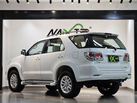 Toyota Hilux SW4 SR 4x2 2.7/ 2.7 Flex 16V Aut.