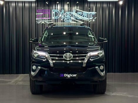 Toyota Hilux SW4 SRX 4x4 2.8 TDI 16V Dies. Aut.