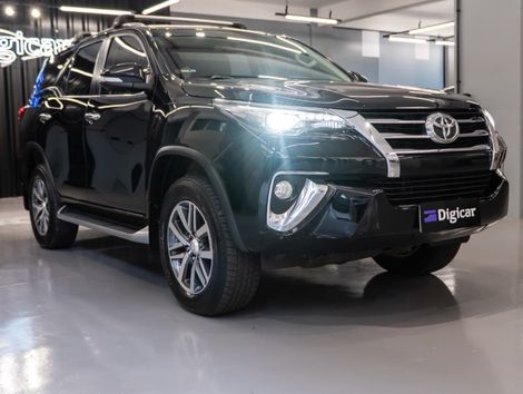 Toyota Hilux SW4 SRX 4x4 2.8 TDI 16V Dies. Aut.