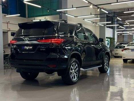 Toyota Hilux SW4 SRX 4x4 2.8 TDI 16V Dies. Aut.