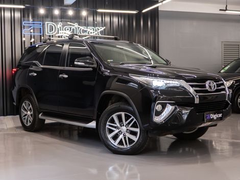 Toyota Hilux SW4 SRX 4x4 2.8 TDI 16V Dies. Aut.