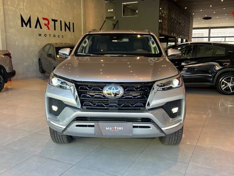 Toyota Hilux SW4 SRX 4x4 2.8 TDI 16V Dies. Aut.