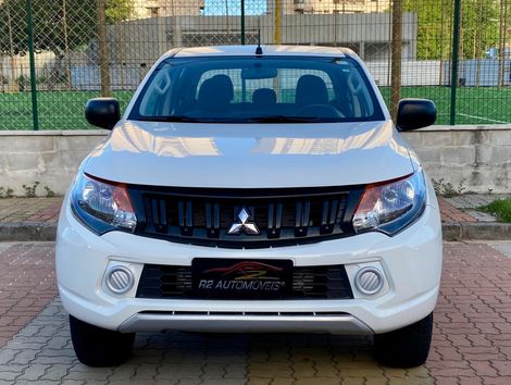 Mitsubishi L200 Tri. Outd. GLX 2.4 CD 4x4 Die. Mec.