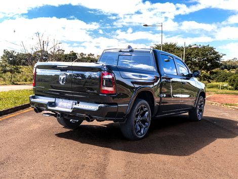 RAM 1500 LIMITED NIGHT EDITION 5.7 4x4 Aut.