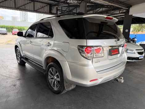 Toyota Hilux SW4 SRV D4-D 4x4 3.0 TDI Dies. Aut