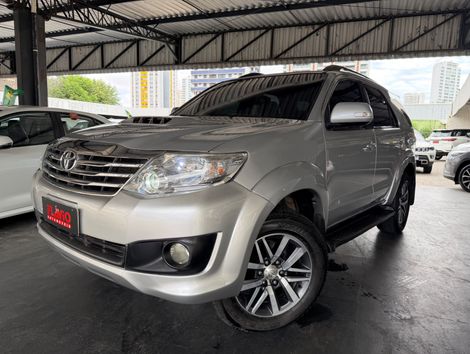 Toyota Hilux SW4 SRV D4-D 4x4 3.0 TDI Dies. Aut