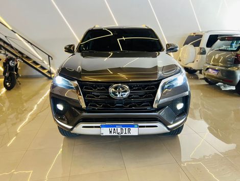 Toyota Hilux SW4 SRX 4x4 2.8 TDI 16V Dies. Aut.