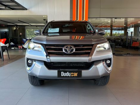 Toyota Hilux SW4 SRX 4x4 2.8 TDI 16V Dies. Aut.