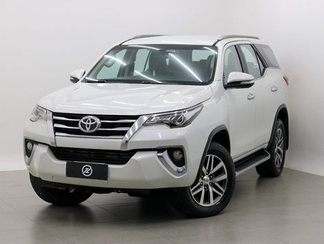 Toyota Hilux SW4 SRX 4x4 2.8 TDI 16V Dies. Aut.