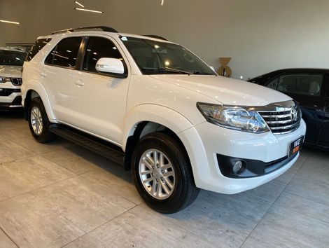 Toyota Hilux SW4 SR 4x2 2.7/ 2.7 Flex 16V Aut.