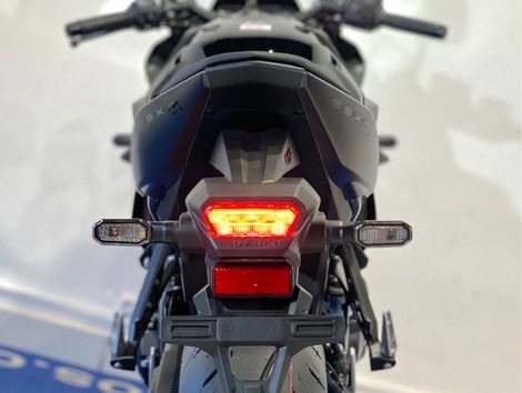 SUZUKI GSX-8R