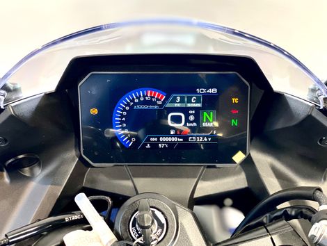 SUZUKI GSX-8R