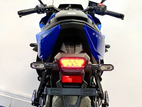SUZUKI GSX-8R