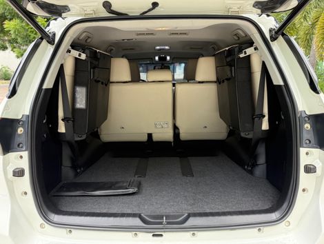 Toyota Hilux SW4 SRX Diamo. 4x4 2.8 TB Die Aut.