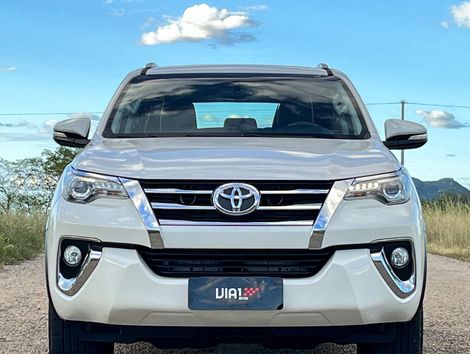 Toyota Hilux SW4 SRX 4x4 2.8 TDI 16V Dies. Aut.