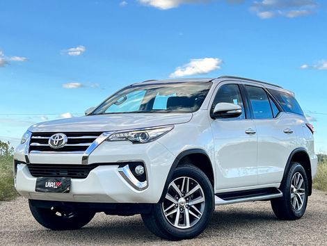 Toyota Hilux SW4 SRX 4x4 2.8 TDI 16V Dies. Aut.