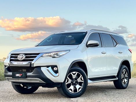 Toyota Hilux SW4 SRX Diamo. 4x4 2.8 TB Die Aut.