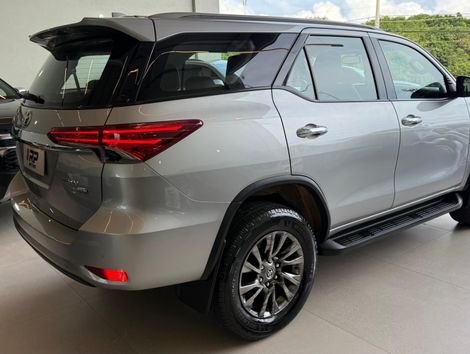 Toyota Hilux SW4 SRV 4x2 2.7 Flex 16V Aut.