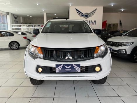 Mitsubishi L200 Tri. Outd. GLX 2.4 CD 4x4 Die. Mec.