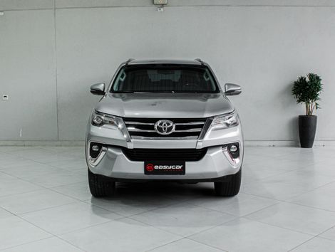 Toyota Hilux SW4 SRX 4x4 2.8 TDI 16V Dies. Aut.