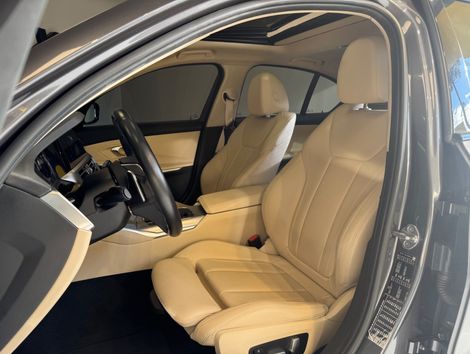 BMW 330i Sport 2.0 TB 16V 4p