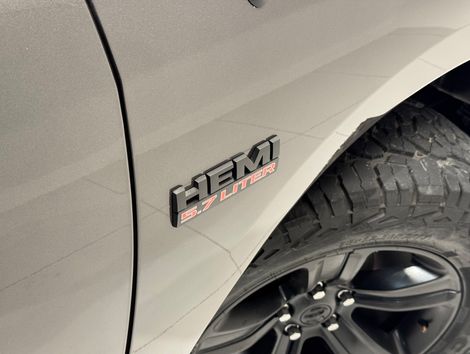 RAM CLASSIC LARAMIE NIGHT ED. 5.7 4X4 Aut.