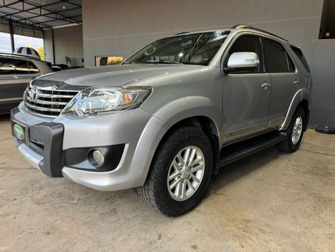 Toyota Hilux SW4 SR 4x2 2.7/ 2.7 Flex 16V Aut.