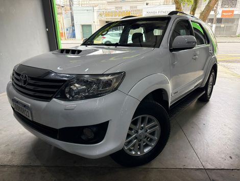Toyota Hilux SW4 SRV D4-D 4x4 3.0 TDI Dies. Aut
