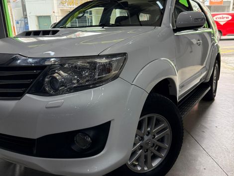 Toyota Hilux SW4 SRV D4-D 4x4 3.0 TDI Dies. Aut