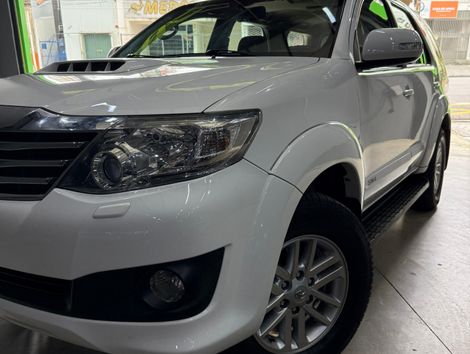Toyota Hilux SW4 SRV D4-D 4x4 3.0 TDI Dies. Aut