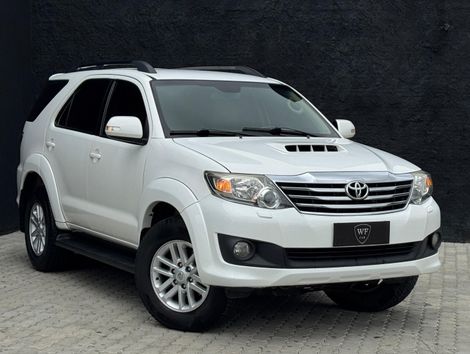 Toyota Hilux SW4 SRV D4-D 4x4 3.0 TDI Dies. Aut