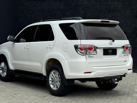 Toyota Hilux SW4 SRV D4-D 4x4 3.0 TDI Dies. Aut
