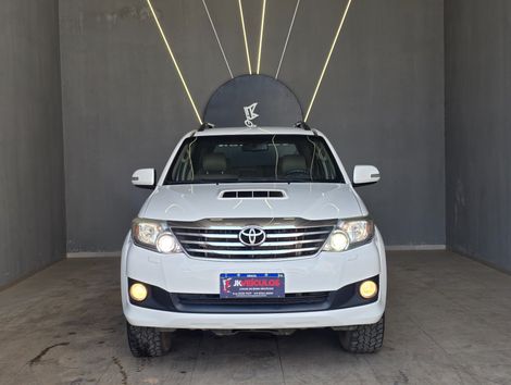 Toyota Hilux SW4 SRV D4-D 4x4 3.0 TDI Dies. Aut