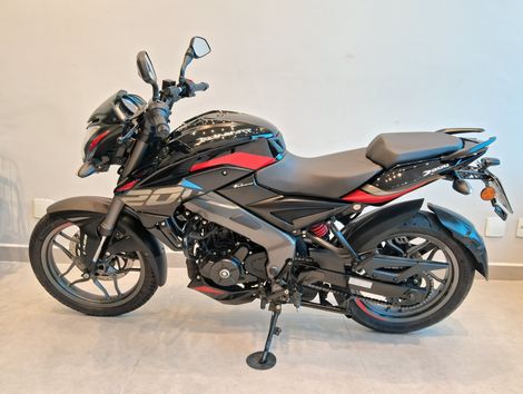 BAJAJ DOMINAR 200