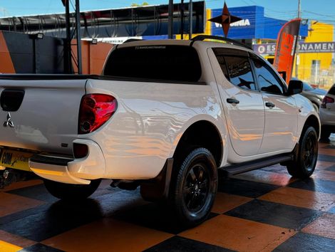 Mitsubishi L200 Triton GLS 3.2 CD TB Int.Diesel Mec