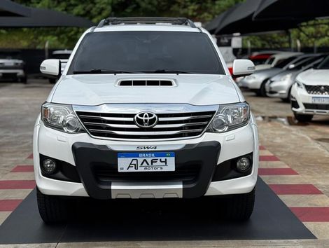 Toyota Hilux SW4 SRV D4-D 4x4 3.0 TDI Dies. Aut