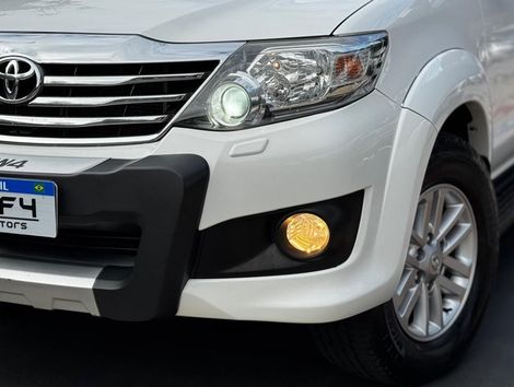 Toyota Hilux SW4 SRV D4-D 4x4 3.0 TDI Dies. Aut