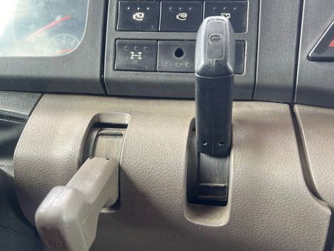 VOLKSWAGEN 25-420 Constellation 6x2 2p (Diesel)(E5)