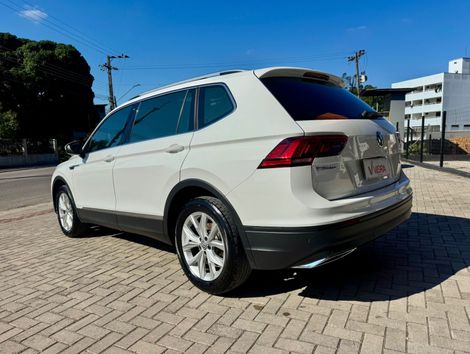 VolksWagen TIGUAN Allspac Comf 250 TSI 1.4 Flex