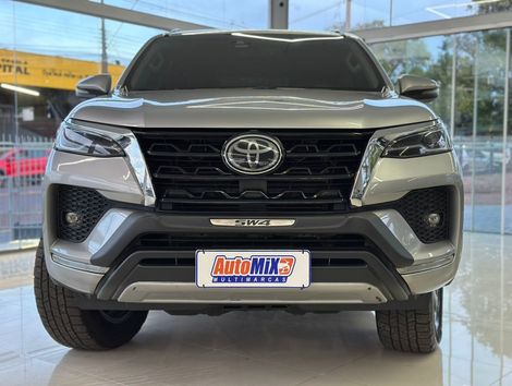 Toyota Hilux SW4 SRX 4x4 2.8 TDI 16V Dies. Aut.