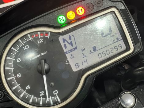SUZUKI GSR 750