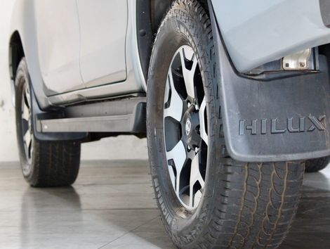 Toyota Hilux CD 4x4 2.8 Diesel Mec.