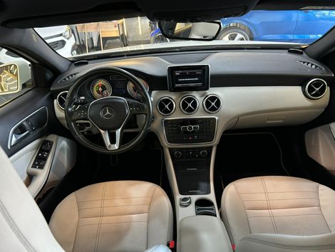 Mercedes Classe A 200 1.6 TB 16V Urban 156cv Aut.