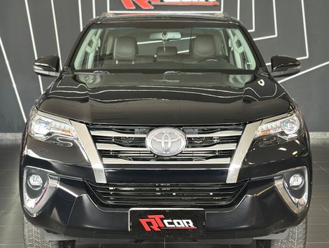 Toyota Hilux SW4 SRX 4x4 2.8 TDI 16V Dies. Aut.