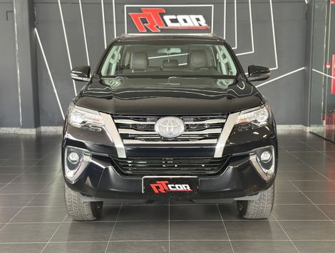 Toyota Hilux SW4 SRX 4x4 2.8 TDI 16V Dies. Aut.