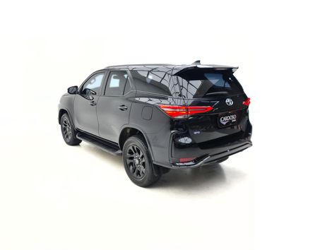 Toyota Hilux SW4 Diamond 2.8 TB 4x4 Die. Aut.